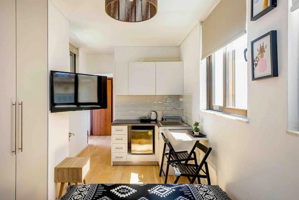 Downtown 22sqm Nest King-size Bed Apartment Athen